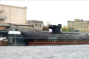 Подводная лодка в Северном грузовом порту Москвы